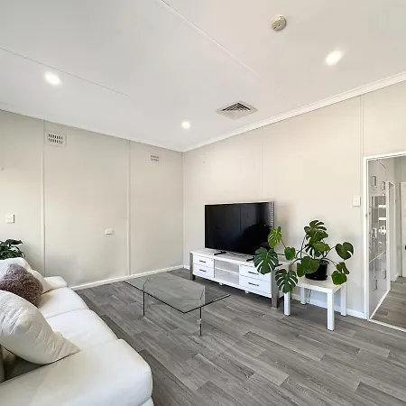Relax At Gossan Villa Broken Hill Exterior photo