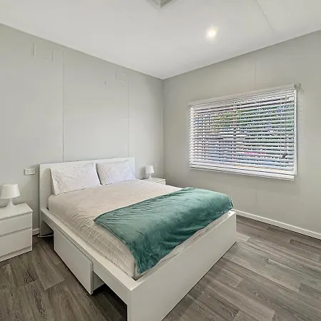 Relax At Gossan Villa Broken Hill Exterior photo